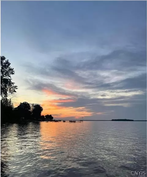 7109 Lakeshore Rd, Cicero, NY 13039