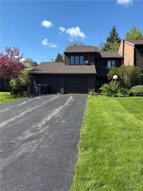 7 Jarvis Dr, Manlius, NY 13104