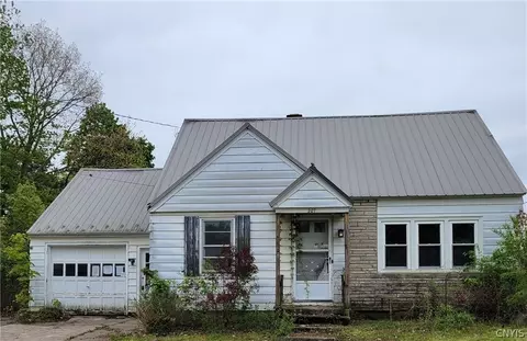 207 Brooklea Dr, Syracuse, NY 13207