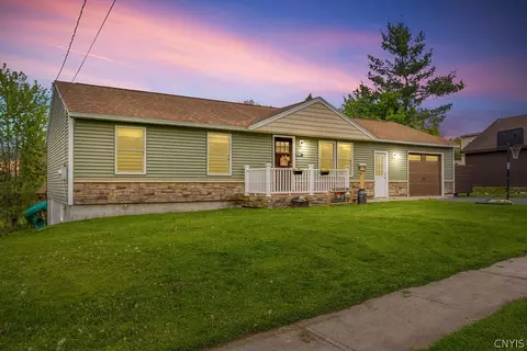 117 Hillcrest Dr, Central Square, NY 13036