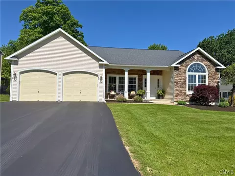 3295 Oak Brook Rd, Lysander, NY 13027