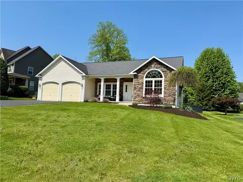3295 Oak Brook Rd, Lysander, NY 13027