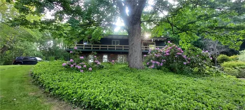 60 Furniss Station Rd, Oswego, NY 13126