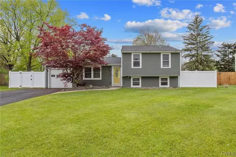 6020 Deer Springs Rd, Cicero, NY 13039