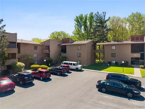 266 Watertree Dr, East Syracuse, NY 13057
