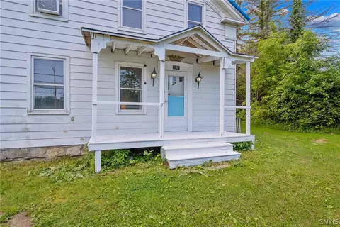 Exterior - 5565 State Route 104, Scriba, NY 13126 photo 2 of 6