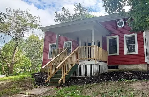 12 Church St, Pulaski, NY 13142