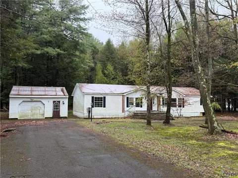 4 Salt Rd, Constantia, NY 13044
