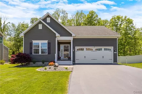 8526 Mcnamara Dr, Clay, NY 13041