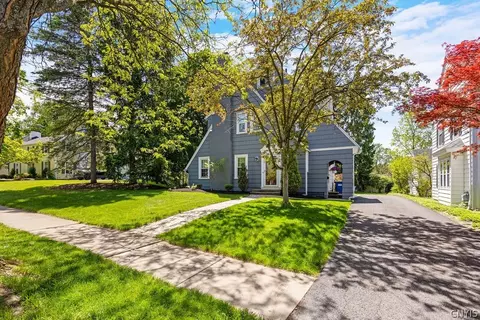 216 Standish Dr, Syracuse, NY 13224