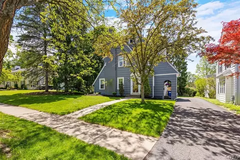 216 Standish Dr, Syracuse, NY 13224