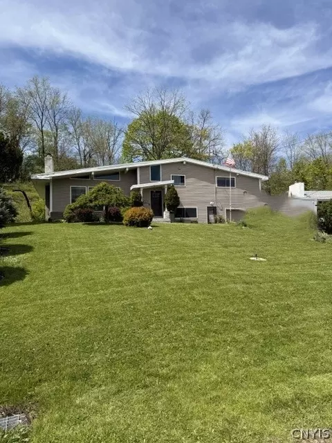 246 Waldorf Pkwy, Syracuse, NY 13224