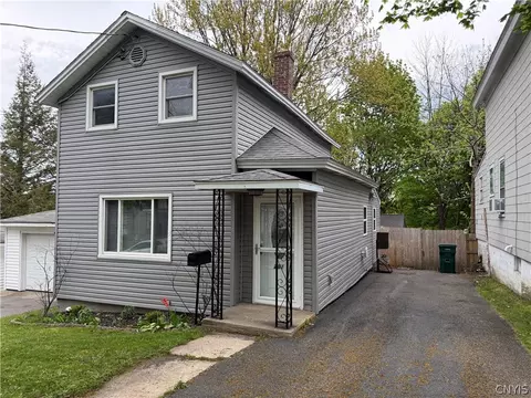 281 W 8th St, Oswego, NY 13126