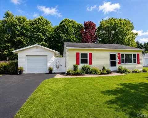 413 Woodburne Dr, Utica, NY 13502