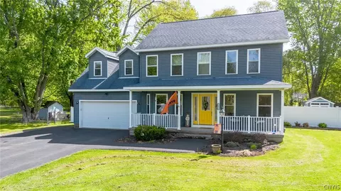 8824 Gaskin Rd, Clay, NY 13041