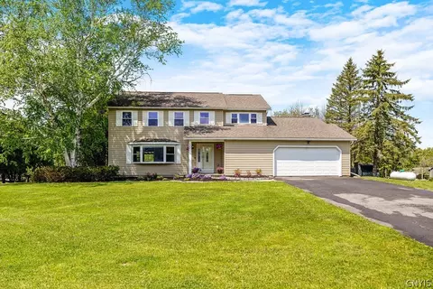 5881 Fieldstone Dr, Cazenovia, NY 13035