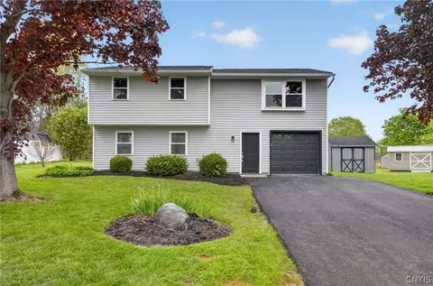 3728 Pendulum, Baldwinsville, NY 13027
