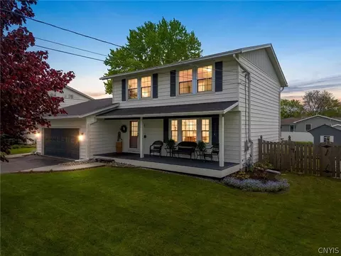 4926 Driftwood Dr, Salina, NY 13088