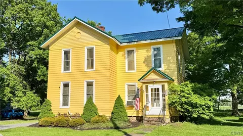 9006 Jackson St, Brutus, NY 13166