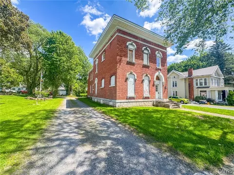 10 Nelson St, Auburn, NY 13021