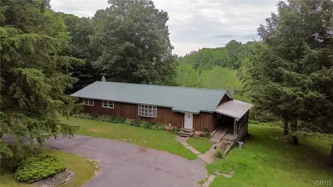 517 County Route 10, Schroeppel, NY 13132