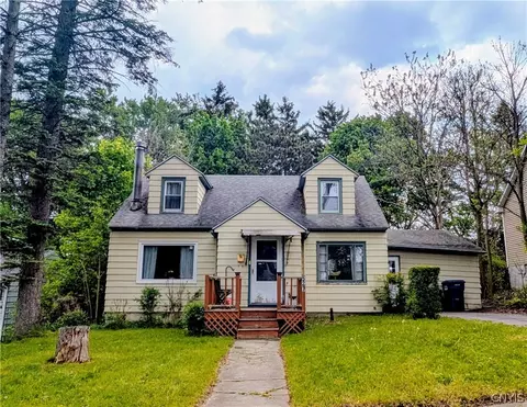 527 Salisbury Park Dr, Syracuse, NY 13224