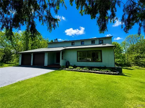7801 Clearwater Cir, Manlius, NY 13104
