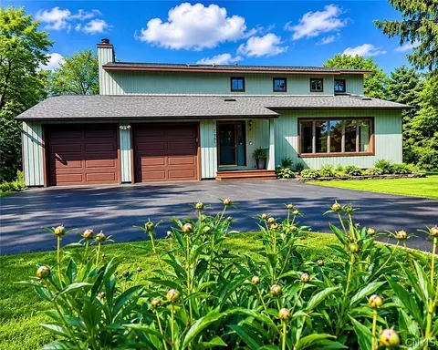 7801 Clearwater Cir, Manlius, NY 13104