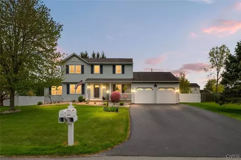 7114 Lakemist Dr, Cicero, NY 13039