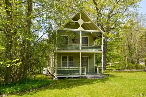 17180 Park Ave, Orleans, NY 13692