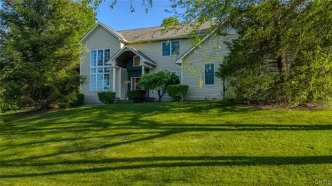 7322 Dartmoor Xing, Fayetteville, NY 13066