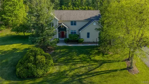 7322 Dartmoor Xing, Fayetteville, NY 13066