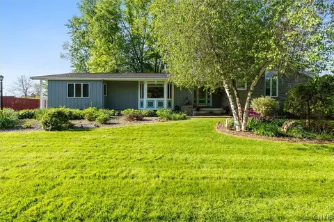4108 Bel Harbor Dr, Liverpool, NY 13090