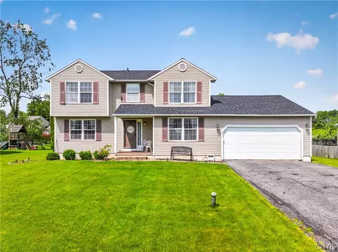 8633 Snowshoe Trl, Cicero, NY 13039
