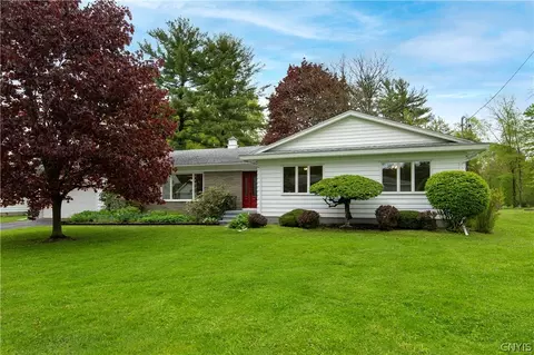 7 Knollwood Rd, New Hartford, NY 13413