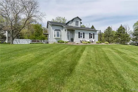 8683 Bayview Dr, Cicero, NY 13039