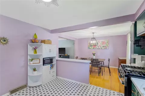 Kitchen - 7 Devon Pl, Camillus, NY 13031 photo 5 of 7