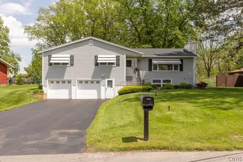 17 Ardencrest Rd, Liverpool, NY 13090