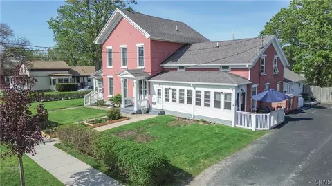 405407 James St, Clayton, NY 13624