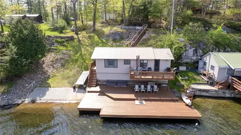 556 West Shr, Macomb, NY 13646