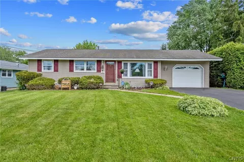 210 Skyview Dr, Salina, NY 13088