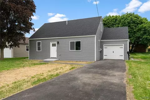 19 Grover St, East Syracuse, NY 13057