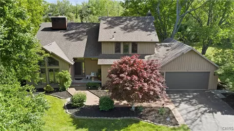 50 Framingham Ln, Pittsford, NY 14534
