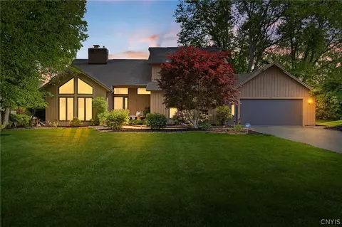 50 Framingham Ln, Pittsford, NY 14534