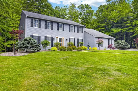 8 Silver Birch Ct, New Hartford, NY 13413