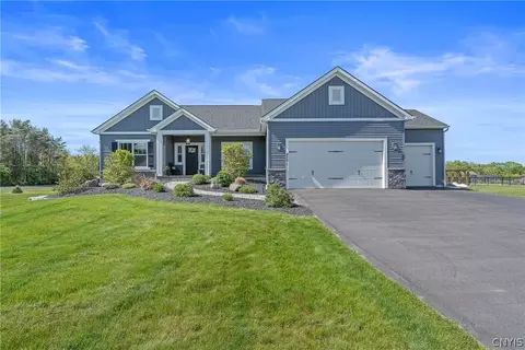 4501 Hollyshire, Clay, NY 13041