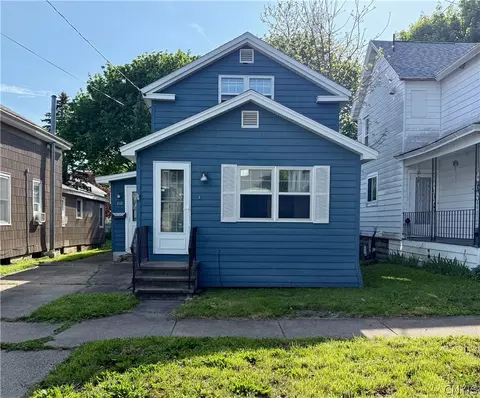 242 W 8th St, Oswego, NY 13126