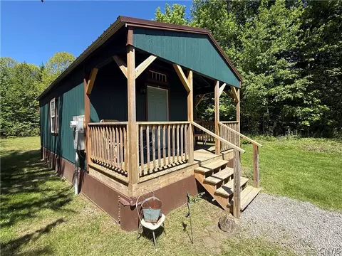 10 Buchanan Pl, Sandy Creek, NY 13145