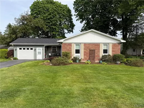 53 Ridgeway Sites Ave, Oswego, NY 13126