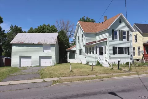 318 W Hoard St, Watertown, NY 13601